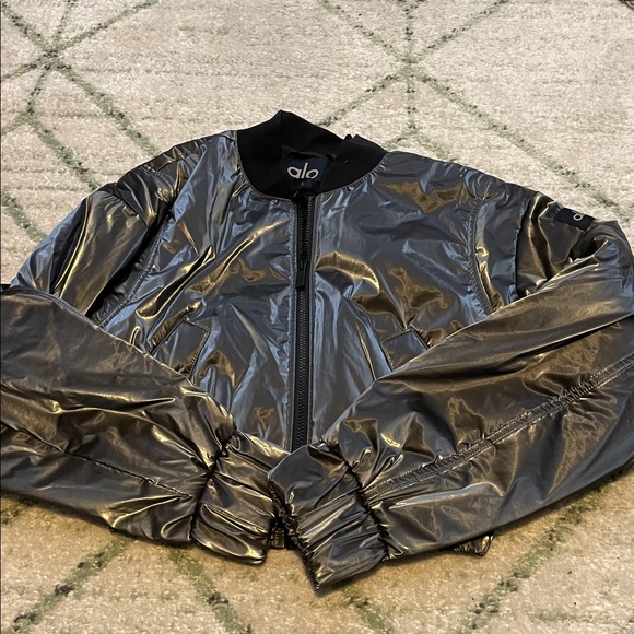 NWOT - alo yoga break line metallic jacket size S / silver - Picture 4 of 4